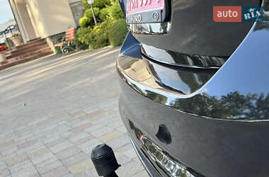 Хэтчбек Ford Focus 2012 в 
