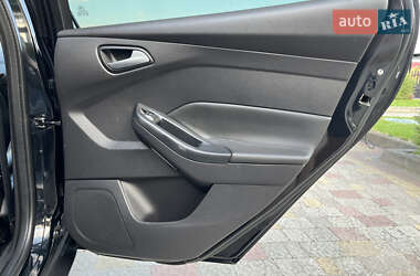 Хэтчбек Ford Focus 2012 в 