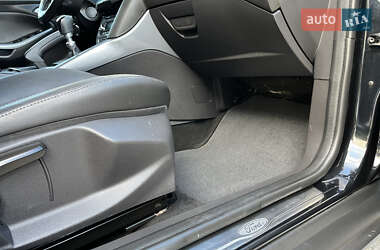 Хэтчбек Ford Focus 2012 в 