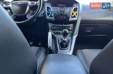 Хэтчбек Ford Focus 2012 в 