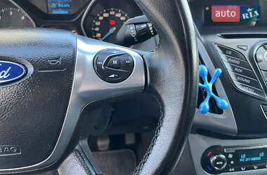 Хэтчбек Ford Focus 2012 в 