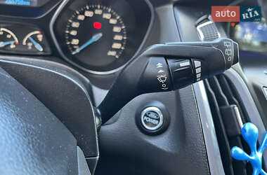 Хэтчбек Ford Focus 2012 в 