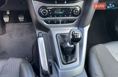 Хэтчбек Ford Focus 2012 в 