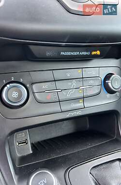 Седан Ford Focus 2015 в 