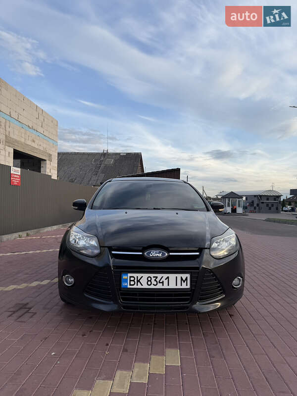 Хэтчбек Ford Focus 2013 в Сарнах