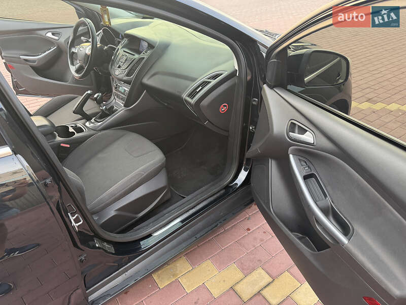 Хэтчбек Ford Focus 2013 в Сарнах