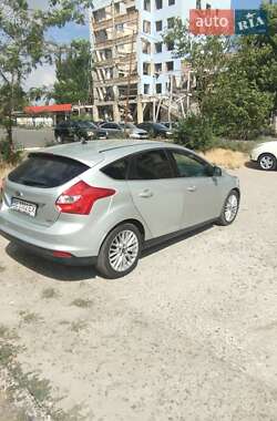 Хэтчбек Ford Focus 2012 в 