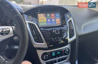 Хэтчбек Ford Focus 2013 в 