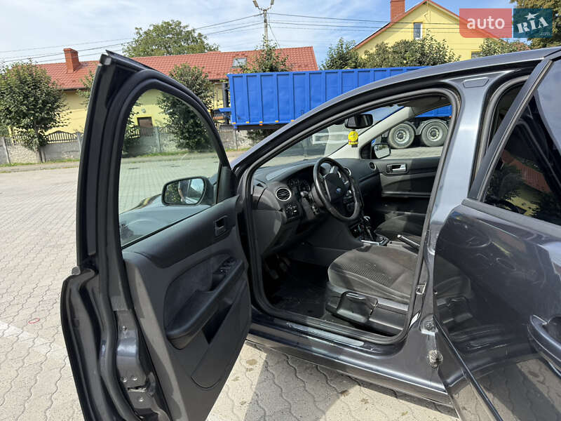 Хэтчбек Ford Focus 2005 в Городке