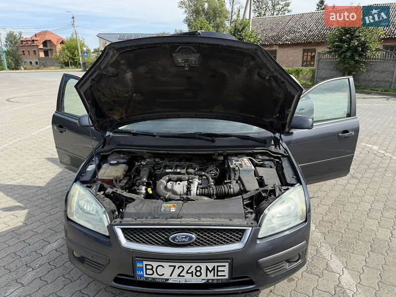 Хэтчбек Ford Focus 2005 в Городке