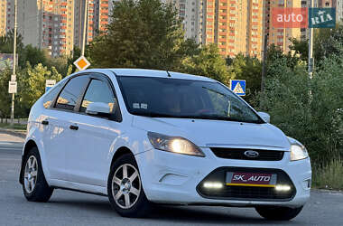 Хэтчбек Ford Focus 2011 в 