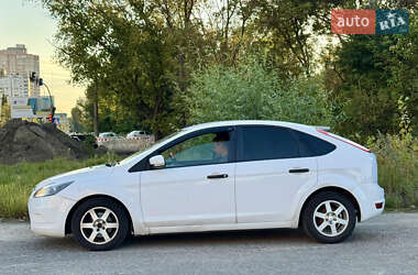Хэтчбек Ford Focus 2011 в 