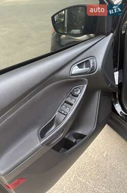 Хэтчбек Ford Focus 2015 в 