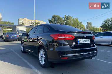 Седан Ford Focus 2015 в 
