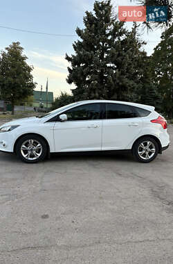 Хэтчбек Ford Focus 2013 в 