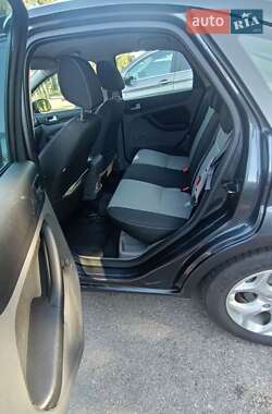 Хэтчбек Ford Focus 2010 в 