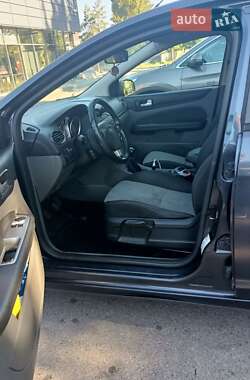 Хэтчбек Ford Focus 2010 в 