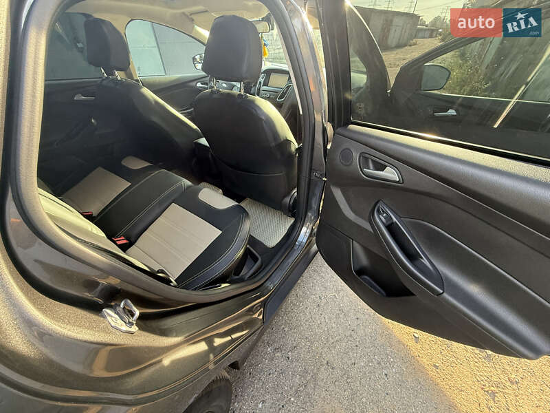 Хэтчбек Ford Focus 2015 в Харькове