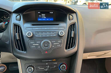 Седан Ford Focus 2015 в 
