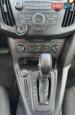 Седан Ford Focus 2015 в 