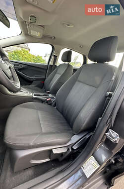 Седан Ford Focus 2015 в 