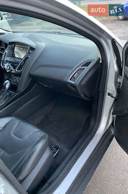 Седан Ford Focus 2015 в 