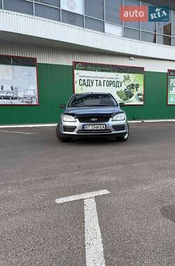 Хэтчбек Ford Focus 2005 в 
