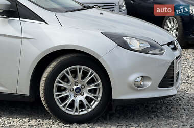 Хэтчбек Ford Focus 2011 в 