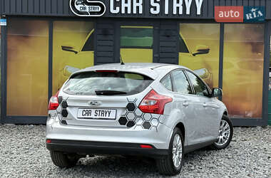 Хэтчбек Ford Focus 2011 в 