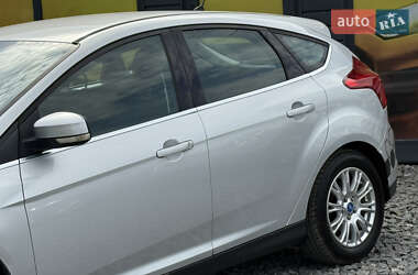 Хэтчбек Ford Focus 2011 в 