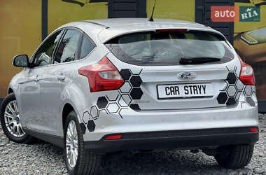Хэтчбек Ford Focus 2011 в 