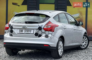 Хэтчбек Ford Focus 2011 в 