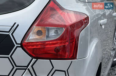 Хэтчбек Ford Focus 2011 в 