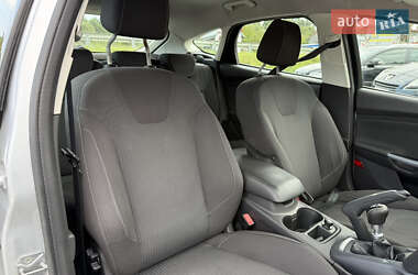 Хэтчбек Ford Focus 2011 в 