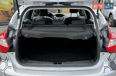 Хэтчбек Ford Focus 2011 в 