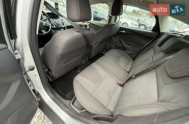 Хэтчбек Ford Focus 2011 в 