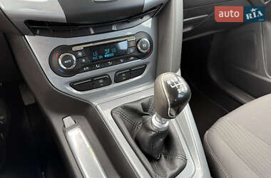 Хэтчбек Ford Focus 2011 в 