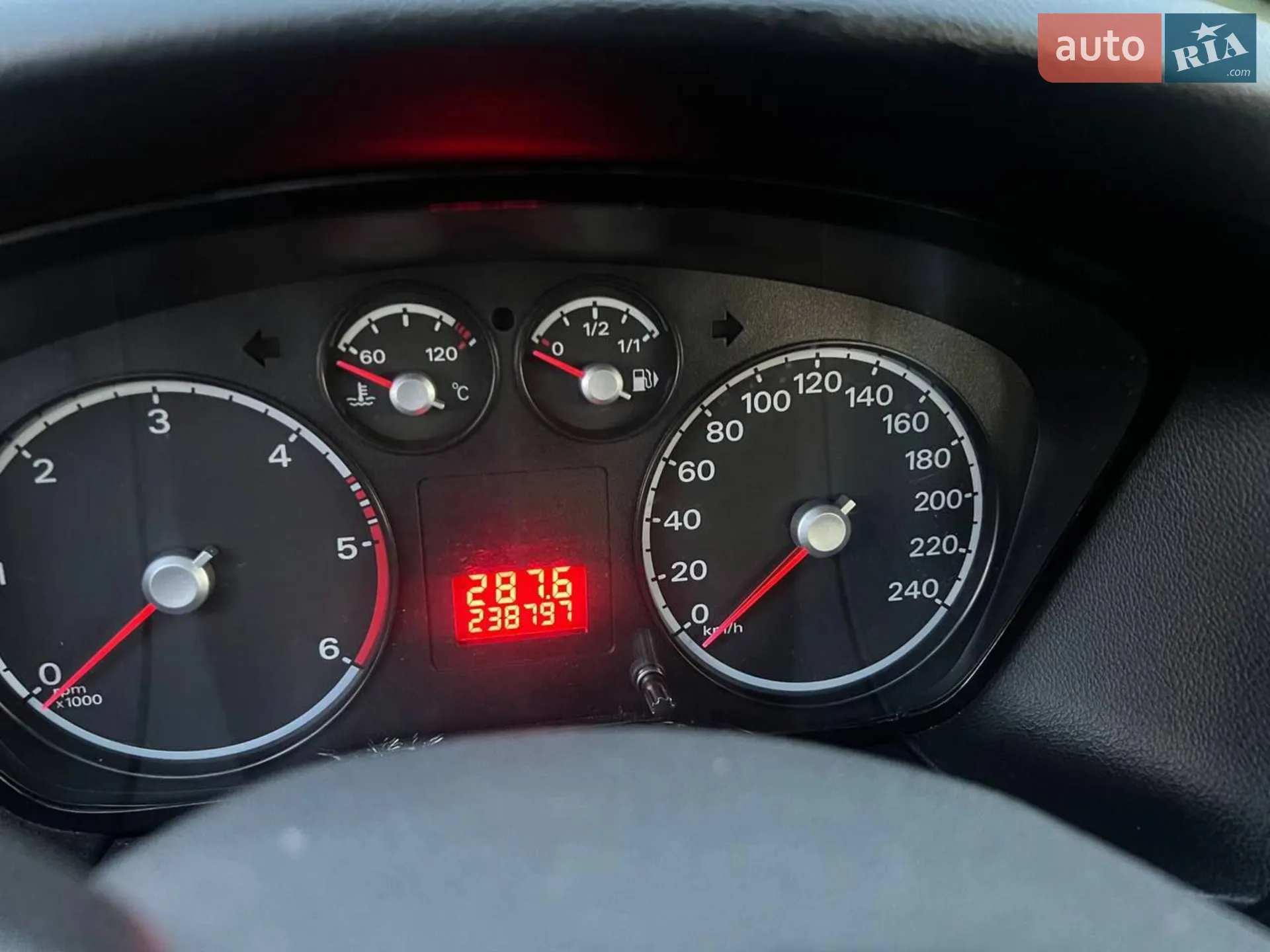 2010 Ford Focus - мініатюра 2