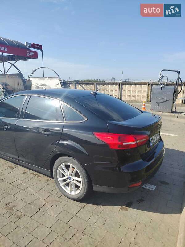 Седан Ford Focus 2015 в Ужгороде