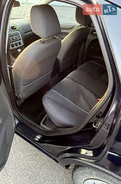 Хэтчбек Ford Focus 2006 в 