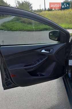 Хэтчбек Ford Focus 2015 в 