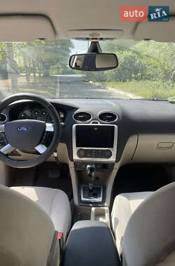 Седан Ford Focus 2005 в 
