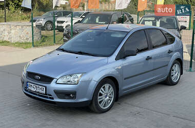 Хэтчбек Ford Focus 2005 в 