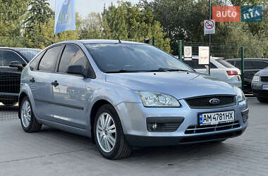 Хэтчбек Ford Focus 2005 в 
