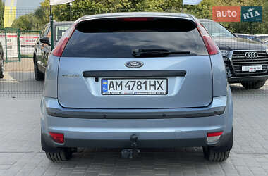Хэтчбек Ford Focus 2005 в 