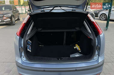 Хэтчбек Ford Focus 2005 в 