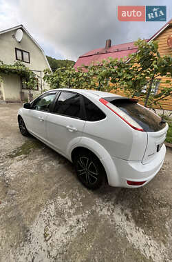Хэтчбек Ford Focus 2010 в 