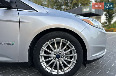 Хэтчбек Ford Focus 2014 в 
