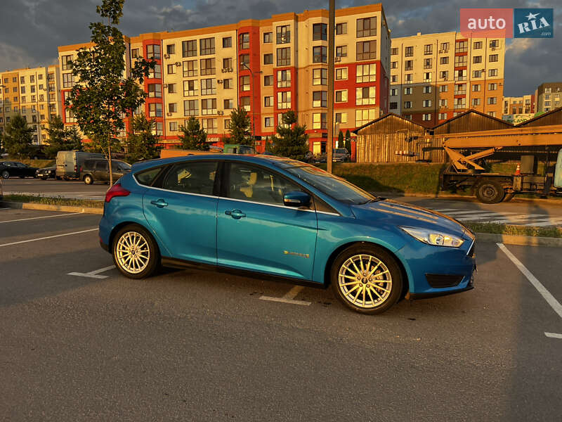 Хетчбек Ford Focus 2015 в 