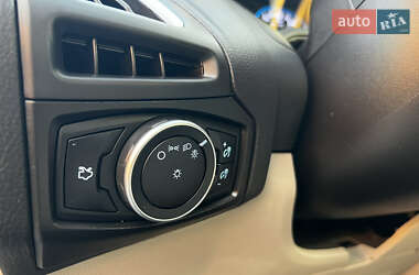 Хетчбек Ford Focus 2015 в 